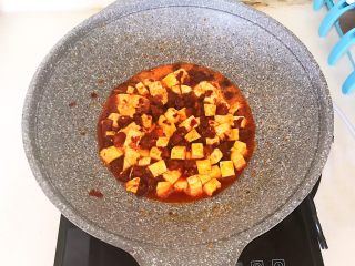 15、完美的下饭菜 腊肠烧豆腐,翻炒均匀即可