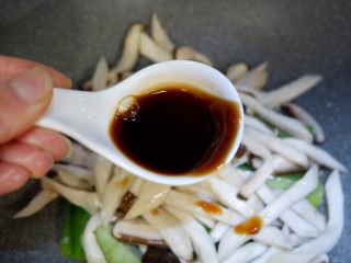 10、葱烧蘑菇，传统鲁菜,加入生抽