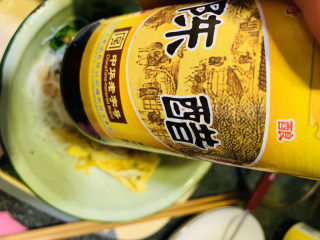 16、凉拌菠菜粉丝,加1勺陈醋；