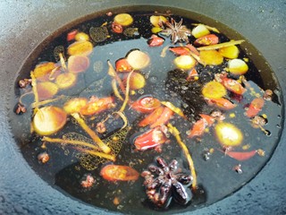 13、低脂零卡的秘制腌黄瓜,搅拌均匀关火晾凉，