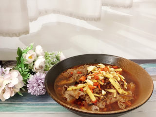 19、水煮肥牛,香辣可口的水煮肥牛就做好了。