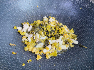 9、酸菜炖粉条,翻炒均匀