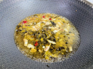 14、酸菜炖粉条,大火煮沸