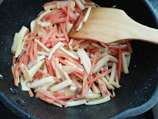 9、耗油双丝,炒至断生