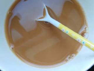 2、地方菜≈宫保鸡丁≈,用盐，白糖，醋，生抽，生粉，清水调成宫保汁