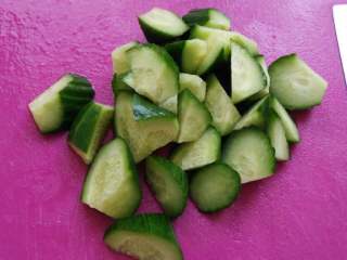 3、地方菜≈宫保鸡丁≈,黄瓜切小块儿