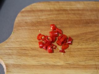 5、蚝油金针菇,小米辣切丁