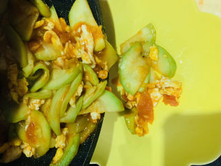 17、番茄炒西葫芦,起锅;