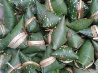 10、腊肉粽子,煮粽子的时候为了不让粽子在锅里翻滚水不能加太多刚淹没粽子就可以了，煮四个小时就可以了