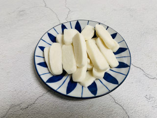 1、鸡蛋炒年糕,切片年糕