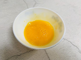 7、鸡蛋炒年糕,打散