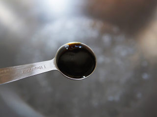 11、水煮千张,加蚝油提鲜调色调味