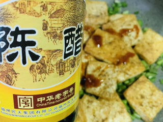 16、韭菜炒豆腐,加少许陈醋；