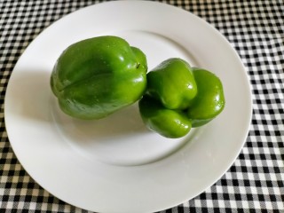 1、下饭苦瓜,青椒