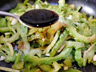 11、下饭苦瓜,生抽一勺