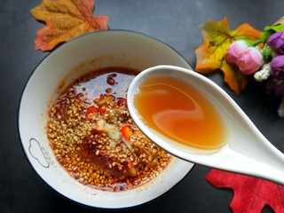 11、凉拌海带丝（内附凉拌汁制作方法）,一勺小麻油。