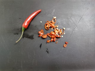 5、花蛤粉丝,爱吃辣的再切一些小米椒。