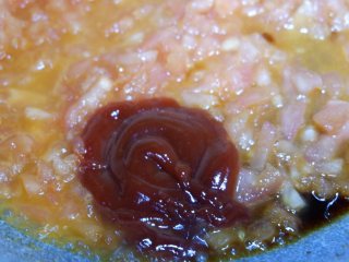 10、番茄牛尾汤,酱油炒匀