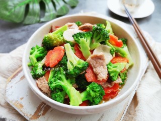 17、西兰花炒牛肉,好吃清爽又营养！