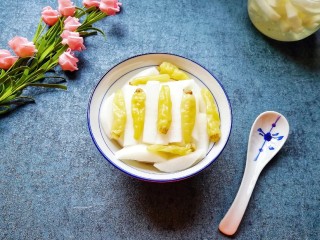 7、泡椒萝卜条,第二天就可以吃了。