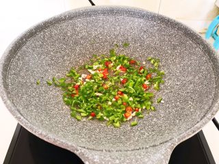 17、家常蚝汁烧茄子,加入尖椒末