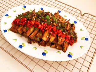 25、家常蚝汁烧茄子,家常蚝汁烧茄子香辣适宜，好吃又好做，非常完美的下饭菜~