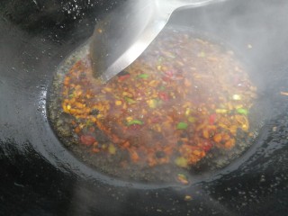 15、低脂系#清蒸油泼茄条#,炒香，微开。