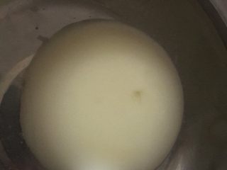 8、四川凉糕,凝固成形后倒入凉白开里浸泡,冷藏口感更佳