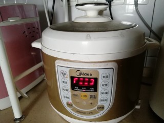 9、麻辣粉蒸排骨,高压锅设置在本色蒸