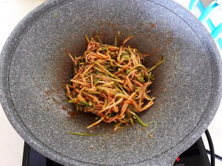 12、番茄炒西葫芦,快速翻炒均匀