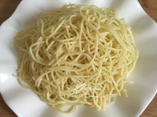 4、地方菜 四川凉面,再放入凉面