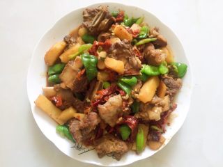 9、土豆烧排骨,最后出锅啦   色香味俱全的土豆烧牛排就好啦❤❤❤