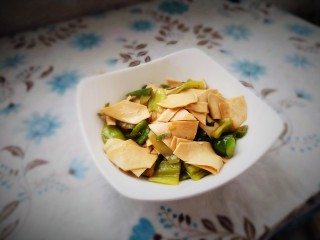 18、家常尖椒炒豆片,出锅啦！