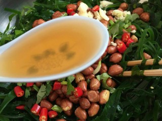 10、凉拌海带丝,米醋2勺