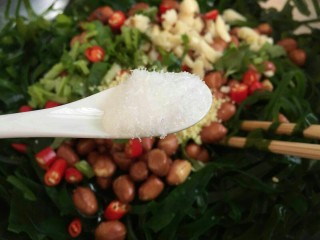 12、凉拌海带丝,味精一勺