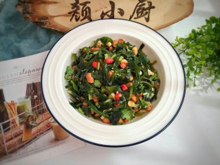 18、凉拌海带丝,炎热的夏天来一碟挺不错的。