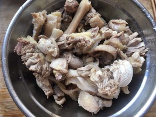 2、家常鸡公煲,洗干净备用