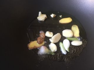 4、家常鸡公煲,爆香