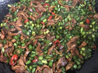 10、爆炒鸡胗,翻炒均匀