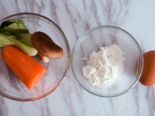 1、宝宝辅食之时蔬厚蛋烧,准备好所需要的食材