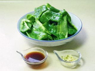 10、家常手撕虎皮尖椒,全部准备好