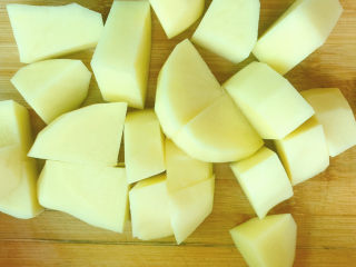 9、红焖牛肉,切成块