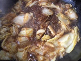 15、大白菜炖粉条,中小火慢炖5分钟