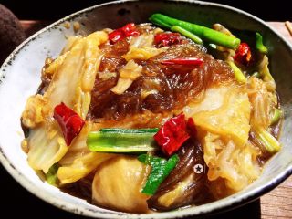 17、大白菜炖粉条,装盘，上桌品尝