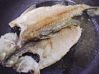 13、烤箱版烤鱼,一面金黄后翻面