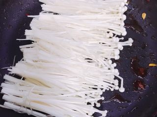 19、烤箱版烤鱼,先铺上金针菇