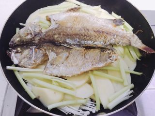 22、烤箱版烤鱼,最上面是烤鱼