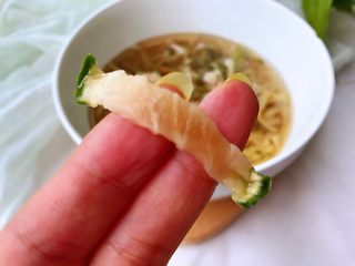 7、香辣萝卜干，从田间到餐桌,清洗干净。