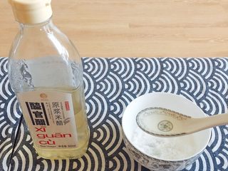 8、最适合用勺子吃的菜——宫保鸡丁,米醋；