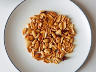 15、最适合用勺子吃的菜——宫保鸡丁,取出放凉备用；